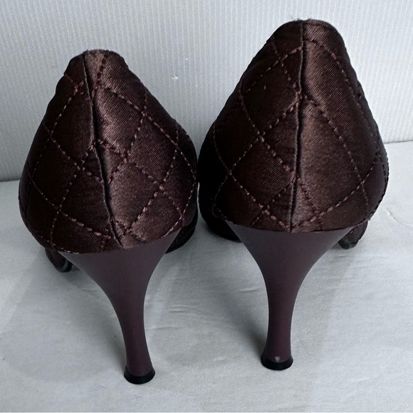 Annebelle Brown Soft Quilted Pumps Gold Emblem On Toe 3.5 Inch Heel S 9 - Picture 16 of 16